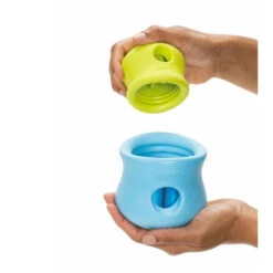 Zogoflex Toppl - Treat Toy 23 Zogoflex Toppl - Treat Toy -KONG Verkoopwinkel 9tpeWj2v4uAl8e5jxvLU3smBw1xpLC metaVG9wcGwtaW4tZWxrYWFyLTEtemwuanBn